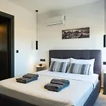 Luxury Akti * Αλιβέρι