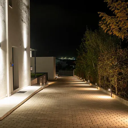 Luxury Akti ألفيريون