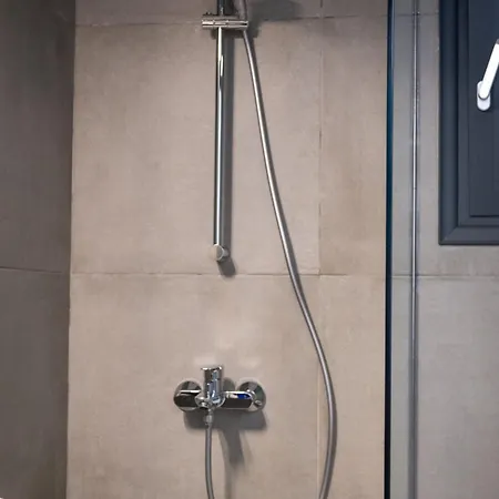 Luxury Akti ألفيريون