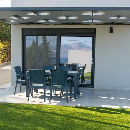 Luxury Akti Villa *